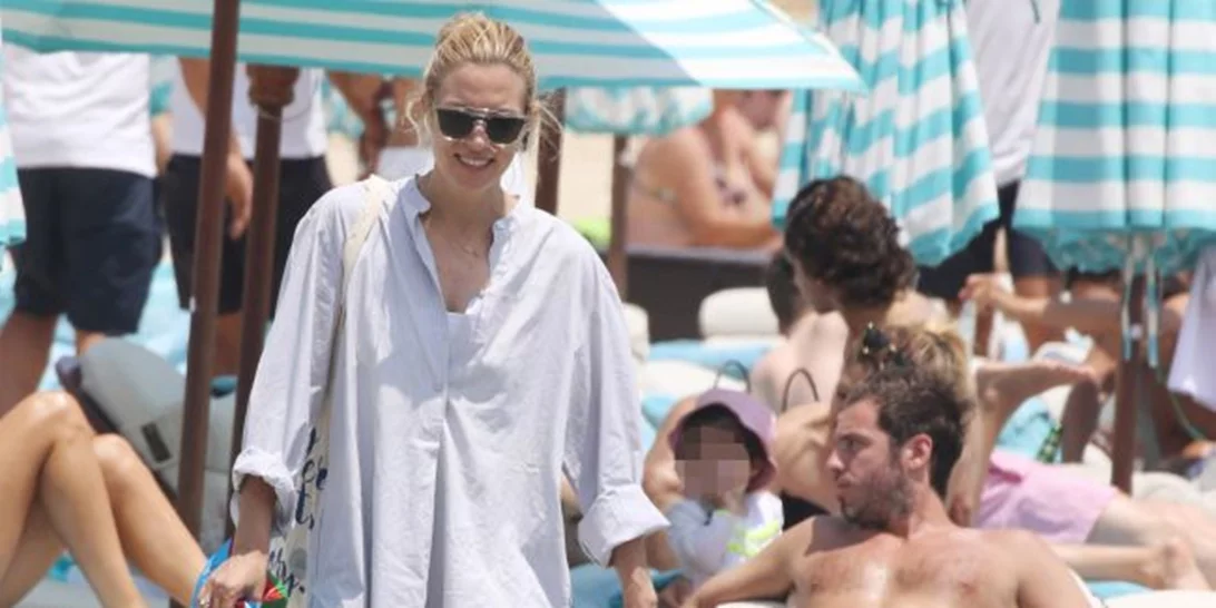 Βίκυ Καγιά: Πρώτο μπάνιο μαζί με τον Ηλία Κρασσά και την κόρη του Μπιάνκα