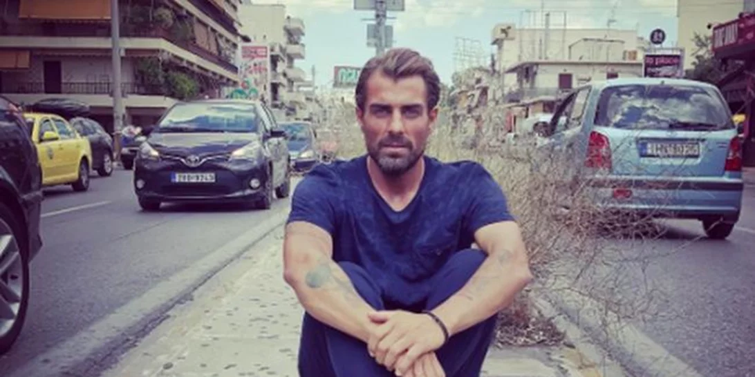 Στέλιος Χανταμπάκης: Παίζει με τον γιο του στην παραλία Survivor και τρελαίνει το Instagram