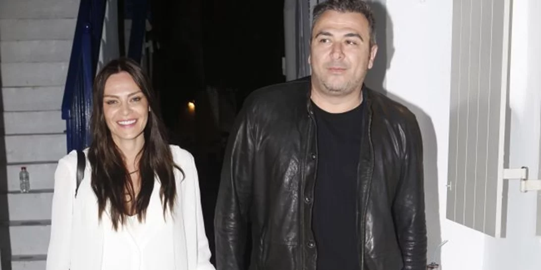 Αντώνης Ρέμος - Υβόννη Μπόσνιακ: Βόλτα στα σοκάκια της Μυκόνου