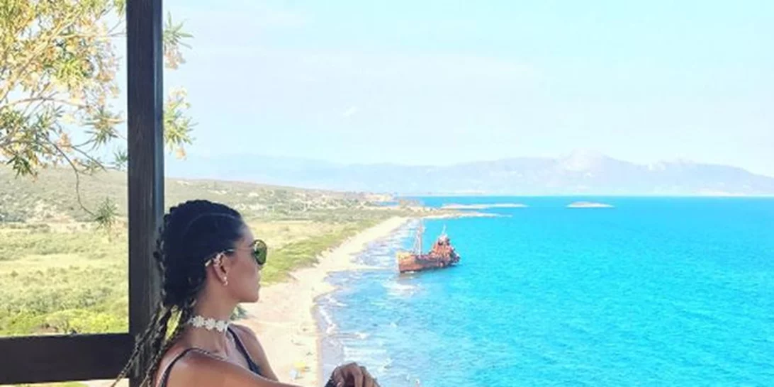 Αθηνά Οικονομάκου: Έκανε την πιο καυτή εμφάνιση του καλοκαιριού με ολόσωμο μαγιό
