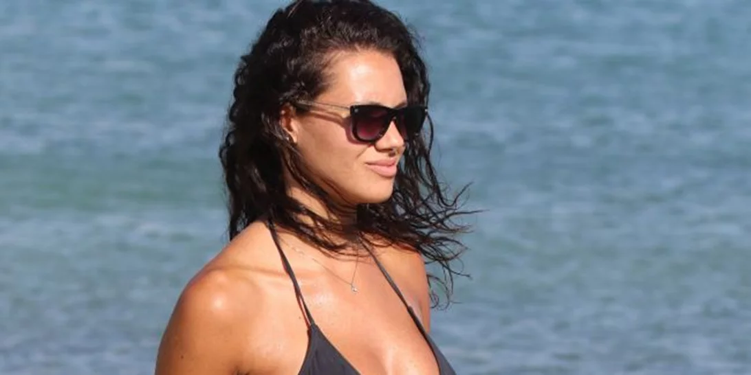 Μαριάννα Καλλέργη: Με αποκαλυπτικό μαγιό στη Μύκονο