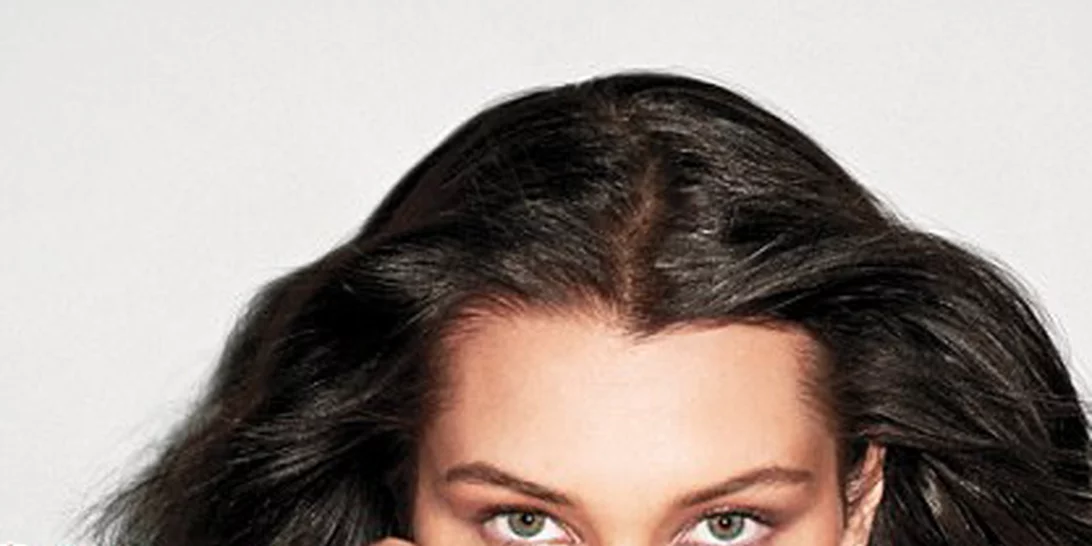 Bella Hadid: Ποζάρει topless για το περιοδικό V και το φακό του Terry Richardson