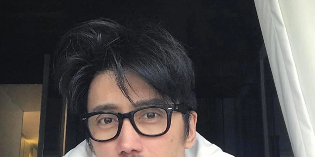 Εσύ μαντεύεις πόσων χρονών είναι αυτός ο φωτογράφος;