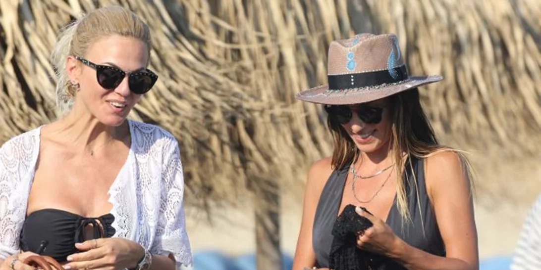 Αθηνά Οικονομάκου: Στη Μύκονο μαζί την φίλη της Χριστίνα Κοντοβά