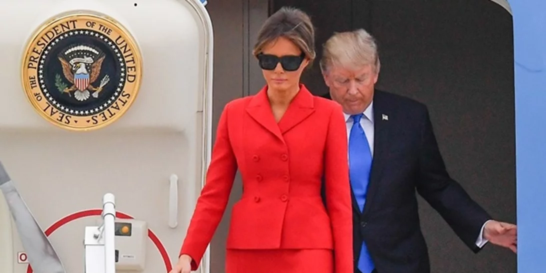 Η «κόκκινη» Melania Trump εντυπωσίασε στη Γαλλία!