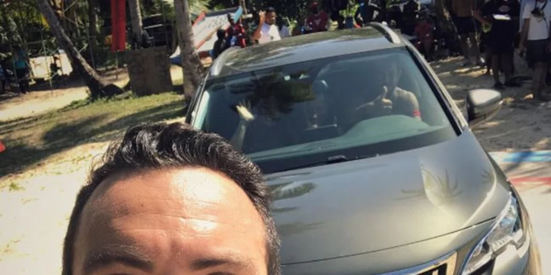 Σάκης Τανιμανίδης: Ποζάρει πιο κομψός από ποτέ