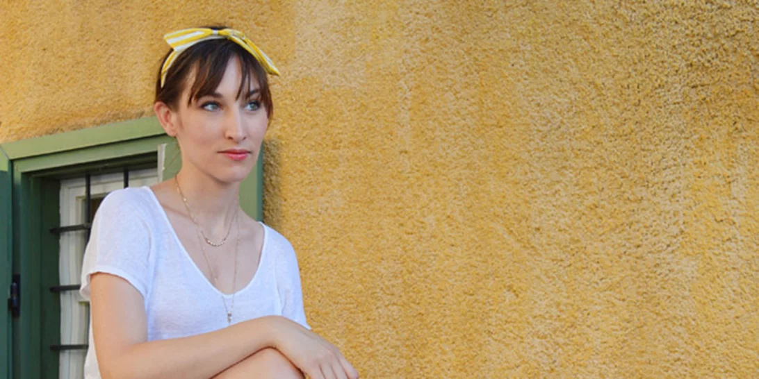 Street style στην Πλάκα με την απόλυτη νέα σειρά από ελληνικά δερμάτινα σανδάλια!