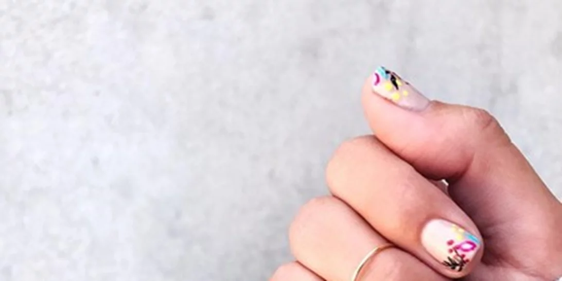Αυτό είναι το πιο εύκολο σχέδιο για νύχια γι' αυτό το καλοκαίρι