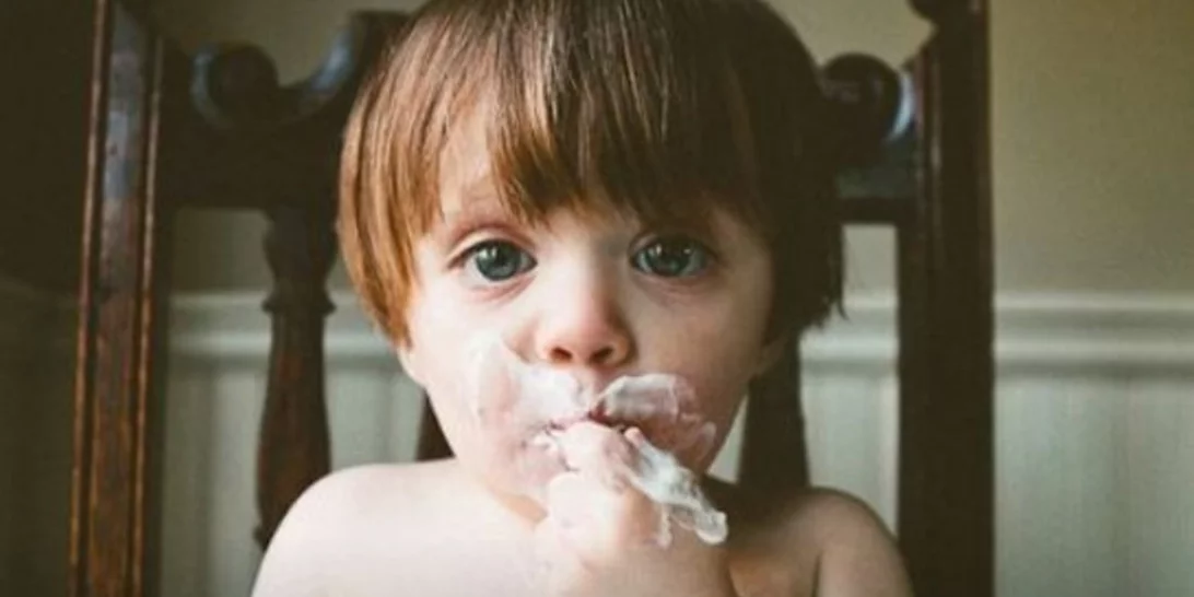 «Η τελευταία μπουκιά είναι η δύναμή σου» – πώς οι γιαγιάδες παχαίνουν τα παιδιά