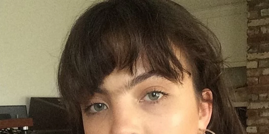 Το μοντέλο που κάνει το μονόφρυδο τάση! Yay or nay;