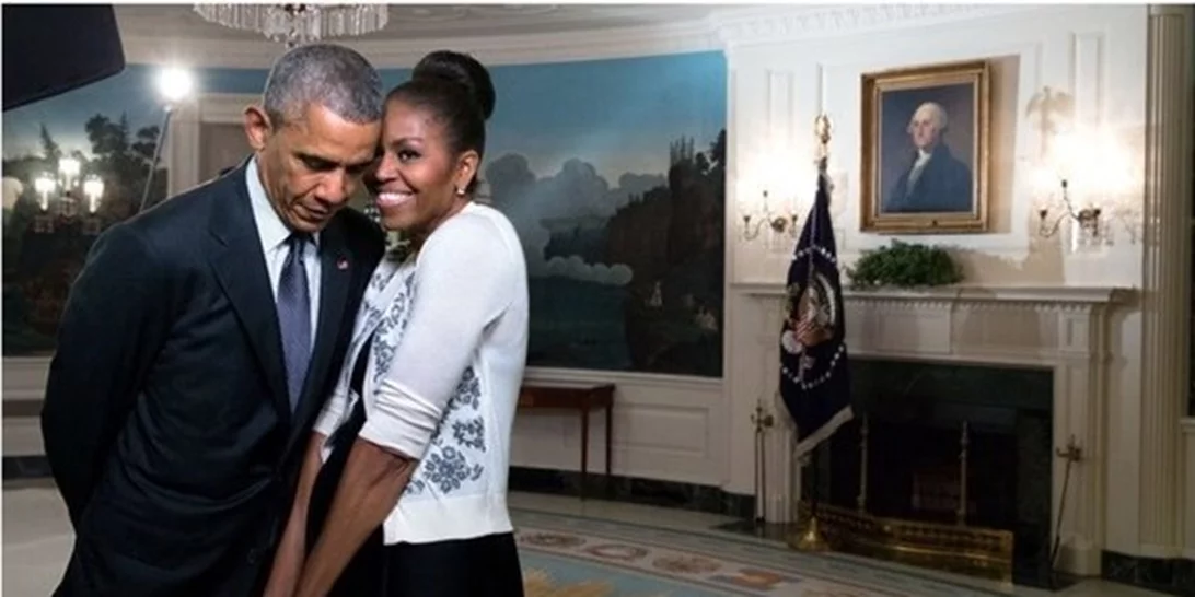 Αυτό το ζευγάρι αναπαριστά viral φωτογραφίες των Obama και εντυπωσιάζει