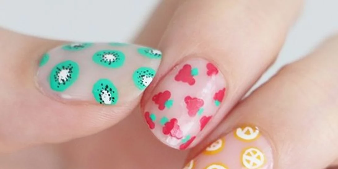 Σχέδια στα νύχια με φρούτα; Ιδέες για το πιο καλοκαιρινό μανικιούρ