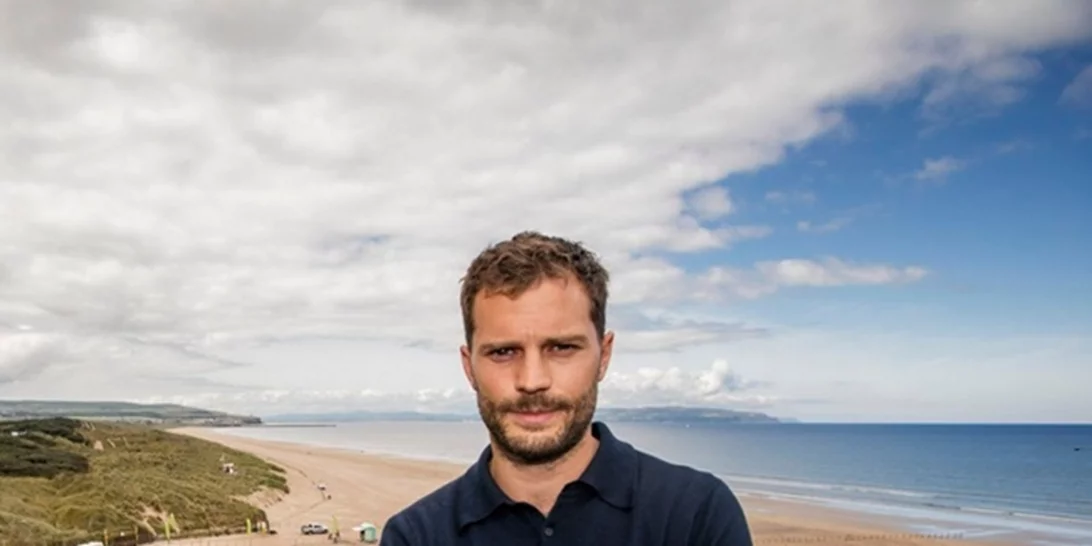 Γιατί αυτή η φωτογραφία του Jamie Dornan έχει προκαλέσει πανικό;