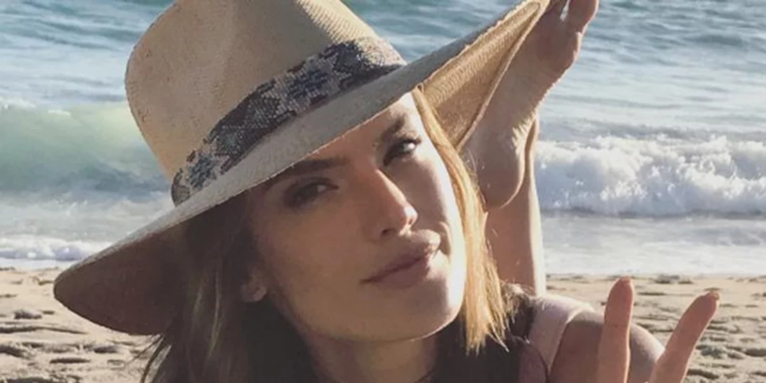 Alessandra Ambrosio: Διακοπές στην Πάρο για το supermodel