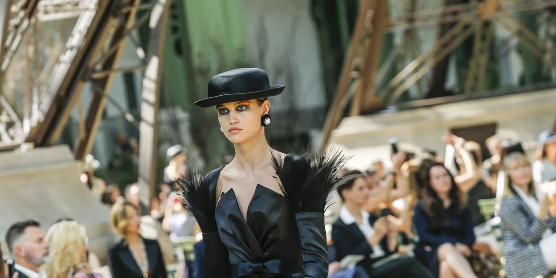 Ο οίκος Chanel λανσάρει για πρώτη φορά μια ολοκληρωμένη beachwear συλλογή