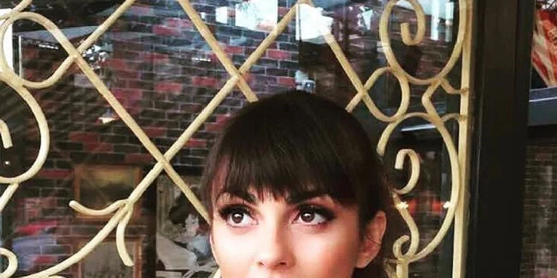 Αγγελική Δαλιάνη: Βουτιές στην παραλία με φουσκωμένη κοιλίτσα