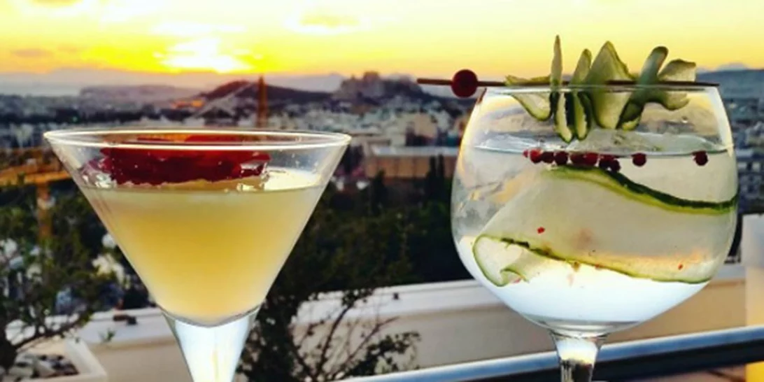 Galaxy Bar & Restaurant, το rooftop του ξενοδοχείου Hilton σε ταξιδεύει σε άλλο γαλαξία