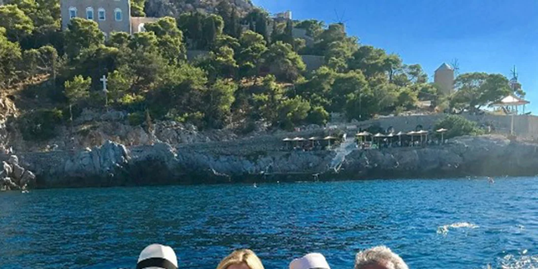 Kris Jenner - Tommy Hilfiger: Για διακοπές στην Ύδρα