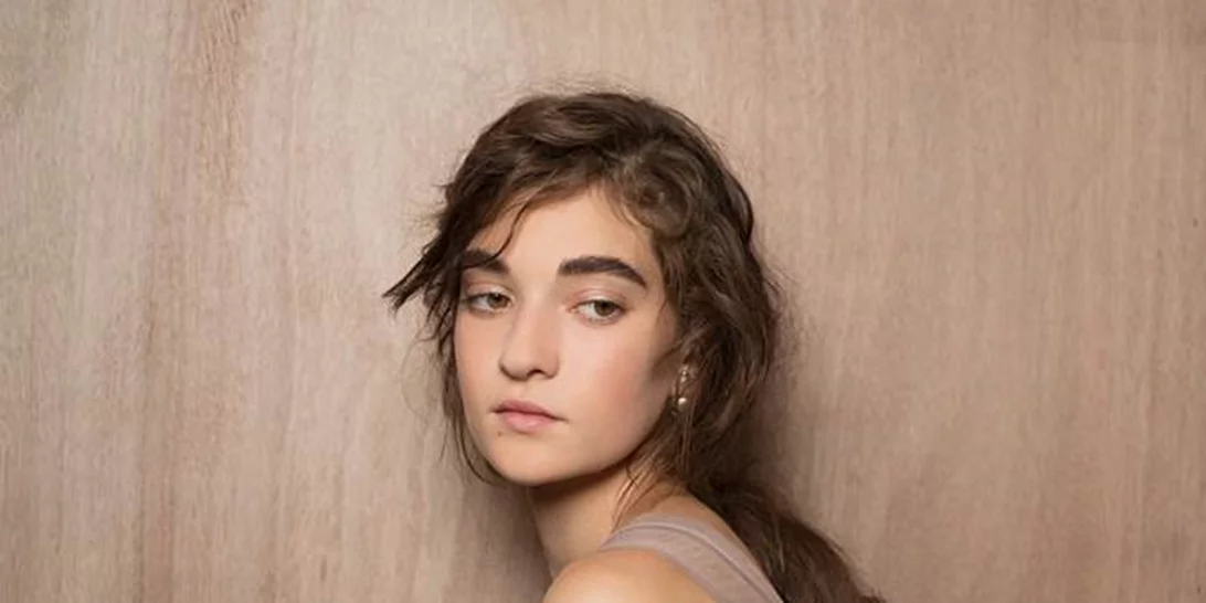 Και όμως, αυτά κάνει ένα μοντέλο λίγο πριν περπατήσει στο catwalk!