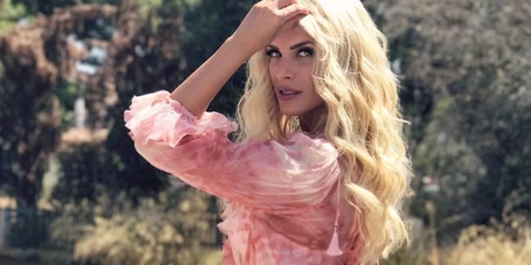 Κατερίνα Καινούργιου: Χορεύει με μπικίνι και τον καλύτερο παρτενέρ