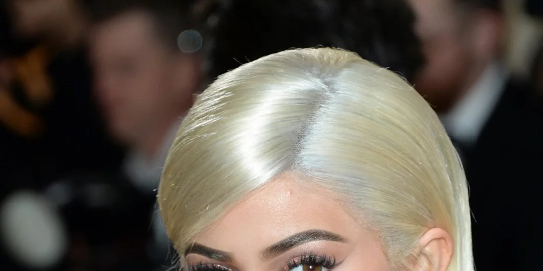 Τέλειο cat-eye μακιγιάζ χωρίς eyeliner; Κι όμως η Kylie Jenner βρήκε τον τρόπο!