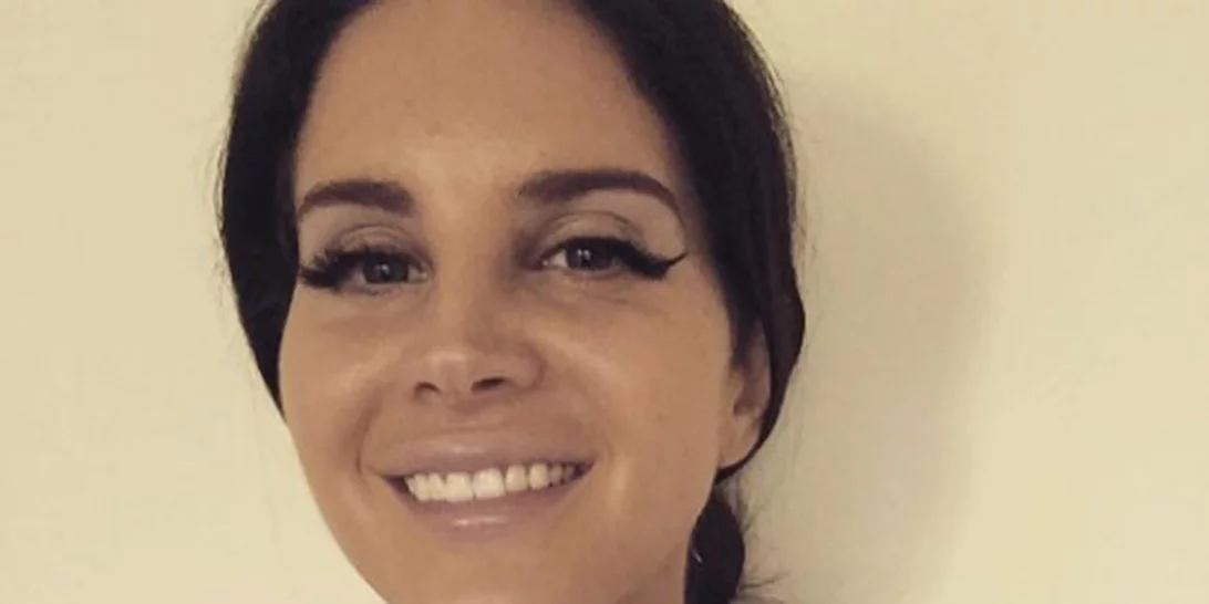 Lana Del Rey: Γιατί δε θέλει να ξαναεμφανιστεί με την αμερικάνικη σημαία;