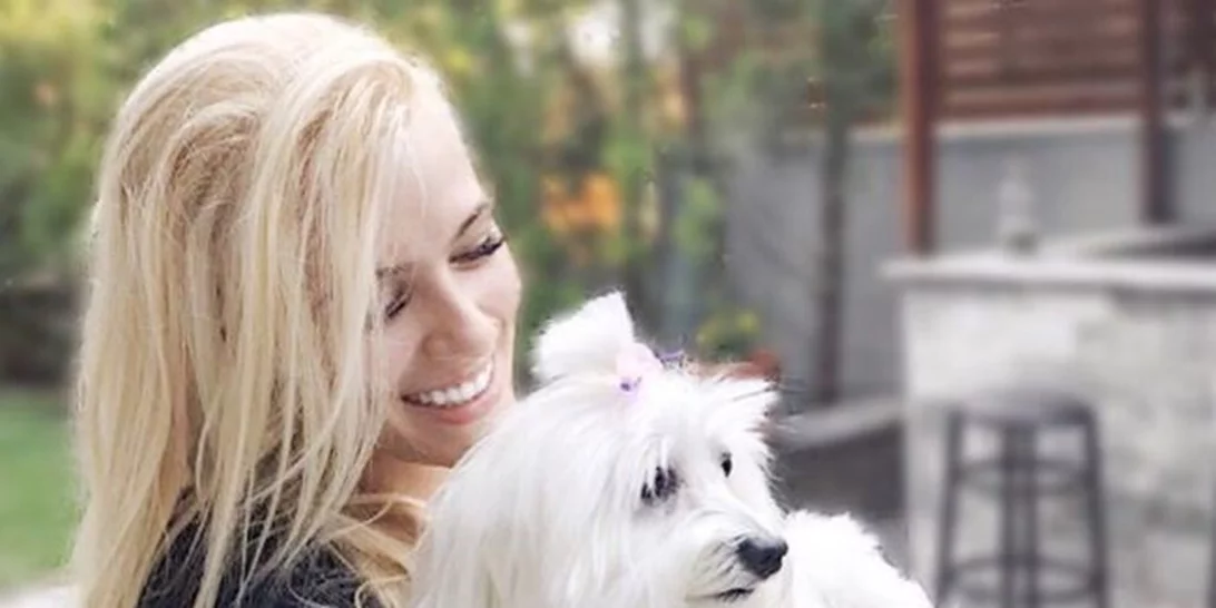 Λάουρα Νάργες: Με μπικίνι σε παραλία της Κρήτης