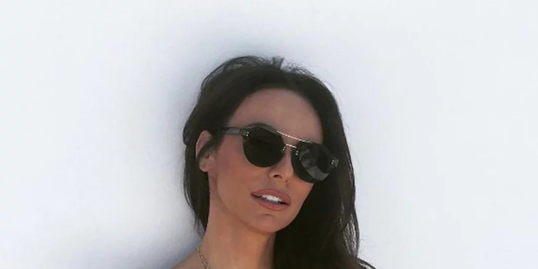 Μπέττυ Μαγγίρα: Διακοπές στην Σαντορίνη