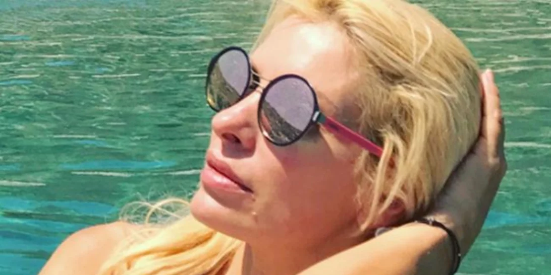 Ελένη Μενεγάκη: Μας είπε "καλημέρα" με την πιο καλοκαιρινή εμφάνιση