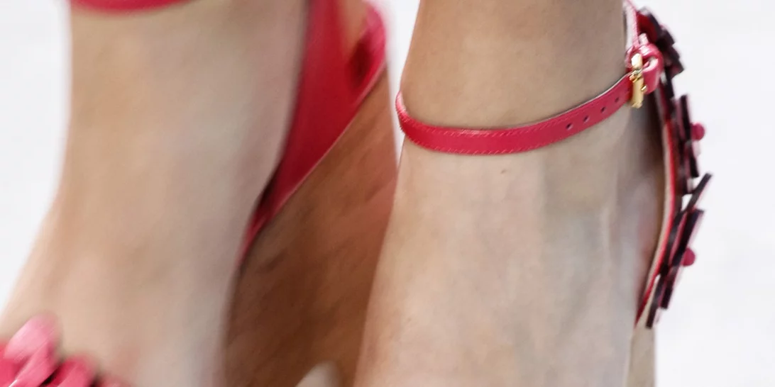 Σανδάλια καλοκαίρι 2017: Οι μεγαλύτερες τάσεις σε flats και ψηλοτάκουνα