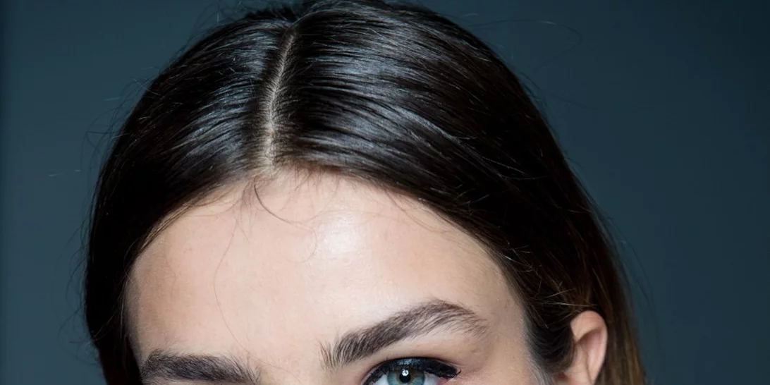 Το μπεζ κραγιόν που έχει σαρώσει στο Pinterest! Πόσο κοστίζει και πού θα το βρεις