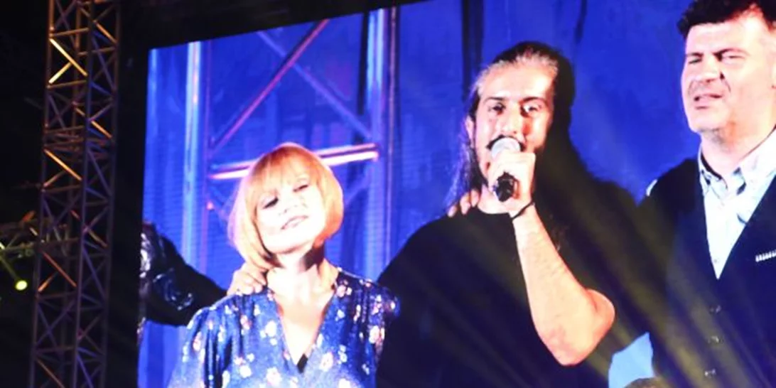 Όλοι Μαζί Μπορούμε: Πλήθος επωνύμων στη μεγάλη συναυλία στο Καλλιμάρμαρο