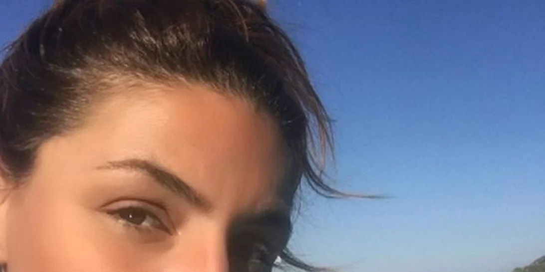 Έλενα Παπαρίζου: Παιχνίδια στην παραλία μαζί με την αδερφή της