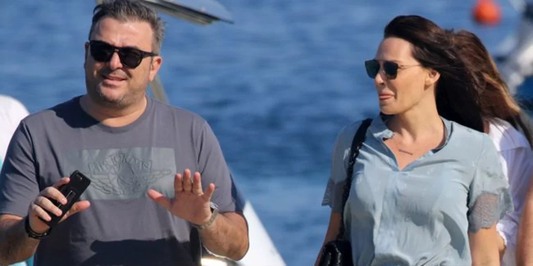 Αντώνης Ρέμος - Υβόννη Μπόσνιακ: Απόβαση με σκάφος στη Μύκονο