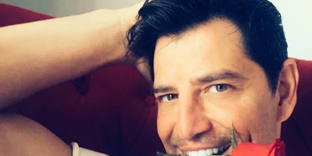 Σάκης Ρουβάς: Εμφανίστηκε ημίγυμνος και πιο καυτός από ποτέ