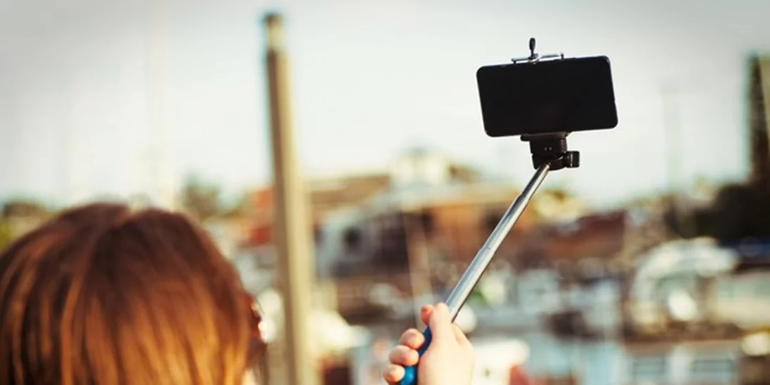 Selfie sticks: Απαγορεύτηκε η χρήση τους στο Μιλάνο!
