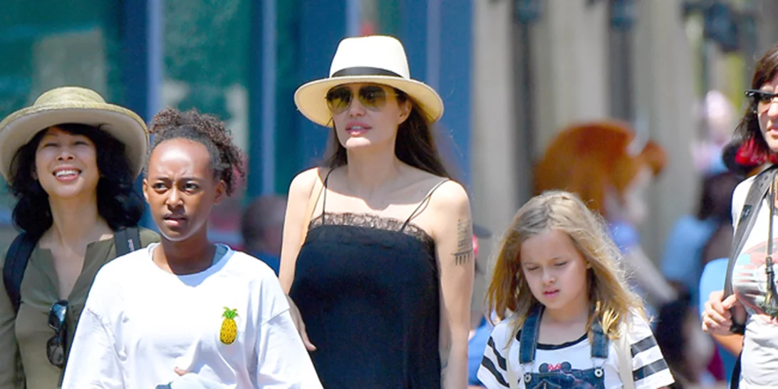 Angelina Jolie: Με τα παιδιά της στην Disneyland