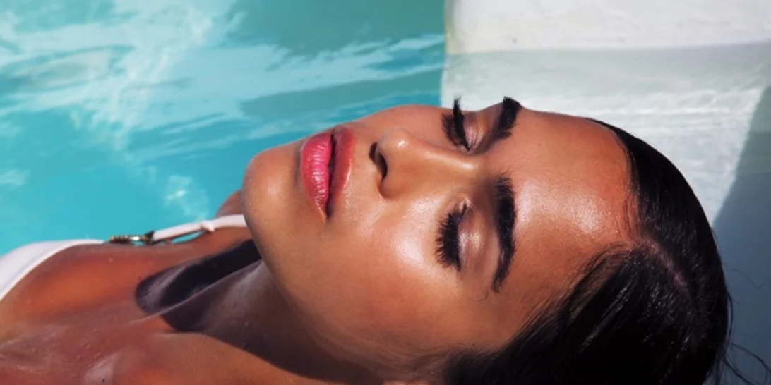 Αδιάβροχο μακιγιάζ: Όλα τα προϊόντα που πρέπει να προμηθευτείς πριν φύγεις για διακοπές