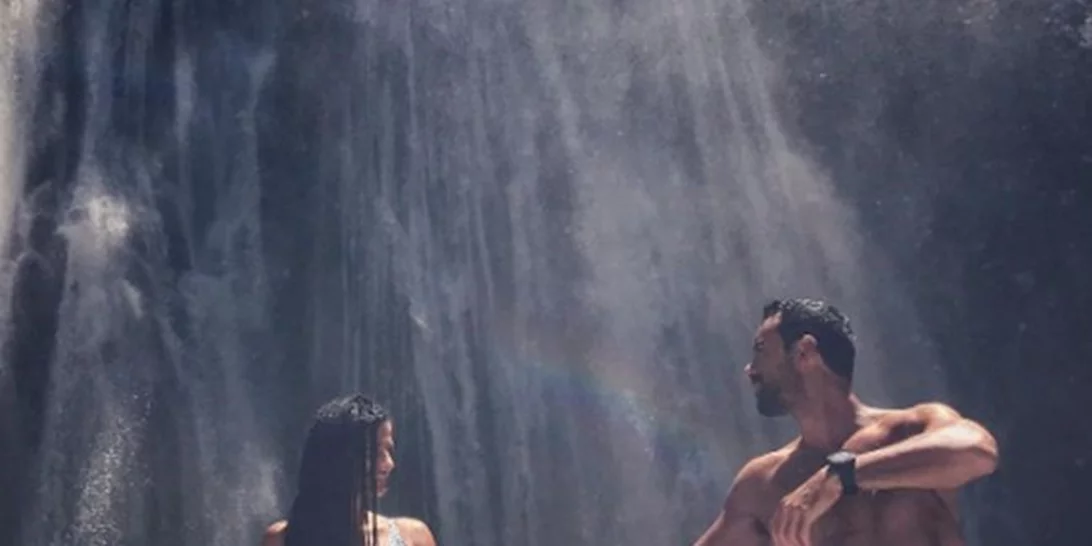 Σάκης Τανιμανίδης - Χριστίνα Μπόμπα: Τρυφερές στιγμές στην θάλασσα