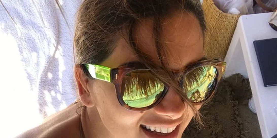 Σταματίνα Τσιμτσιλή: Ποζάρει στη παραλία χωρίς μακιγιάζ