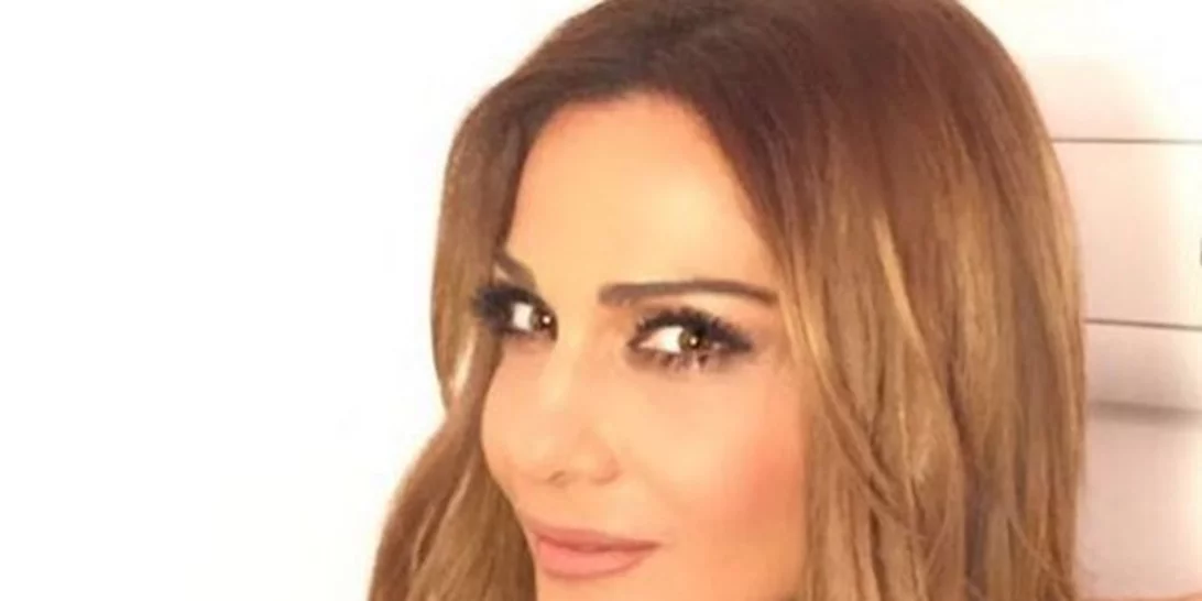 Δέσποινα Βανδή: Με καυτό μπικίνι και πιο γυμνασμένη από ποτέ