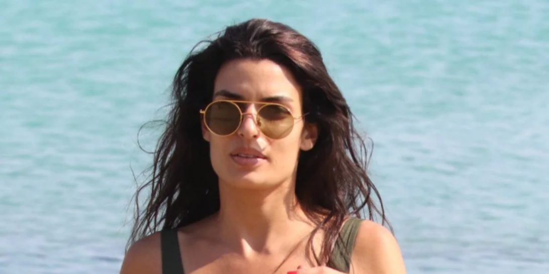 Τόνια Σωτηροπούλου: Μόνο με το μαγιό της!