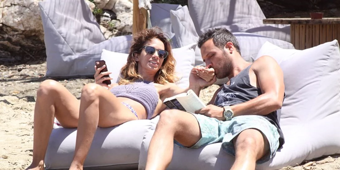 Σάββας Πούμπουρας - Αρετή Θεοχαρίδη: Διακοπές στην Άνδρο για το νιόπαντρο ζευγάρι