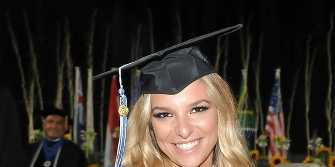 Εριέττα Κούρκουλου: Αποφοίτησε από το Αμερικάνικο Κολέγιο - Μαζί της ο σύντροφός της!