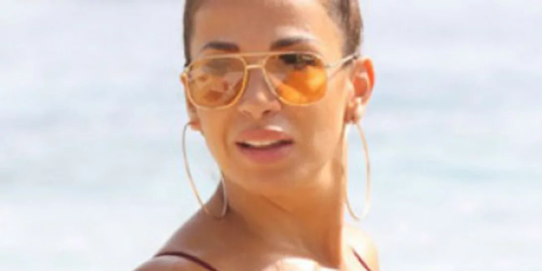 Ελένη Χατζίδου: Η σέξι εμφάνιση με μαγιό σε παραλία της Μυκόνου