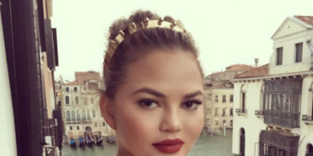 Chrissy Teigen: Μας δείχνει τις φωνητικές της ικανότητες (βίντεο)