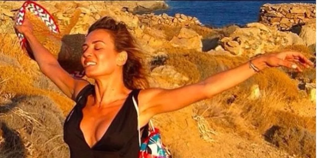 Δήμητρα Ματσούκα: Στην παραλία με τον Πέτρο Κόκκαλη και την κόρη του