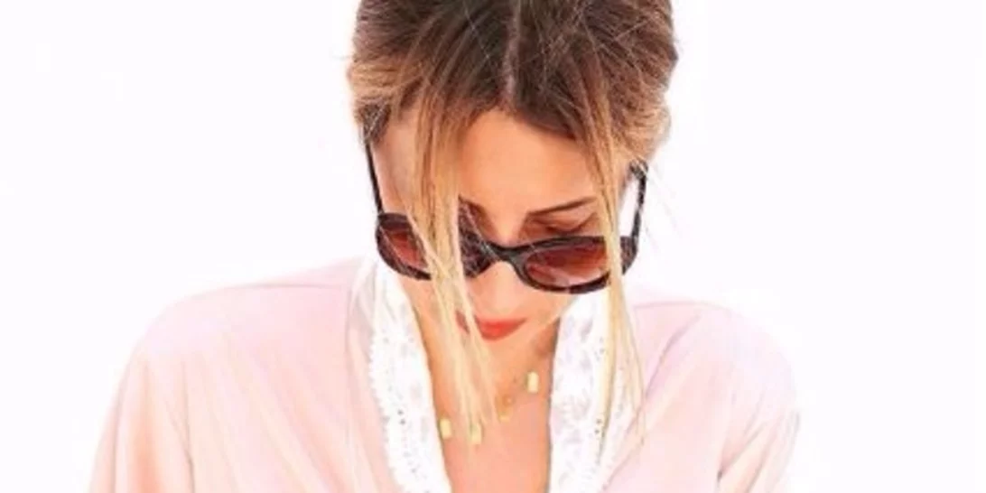 Μαρία Ηλιάκη: Ποζάρει εντελώς άβαφη και πιο μαυρισμένη από ποτέ