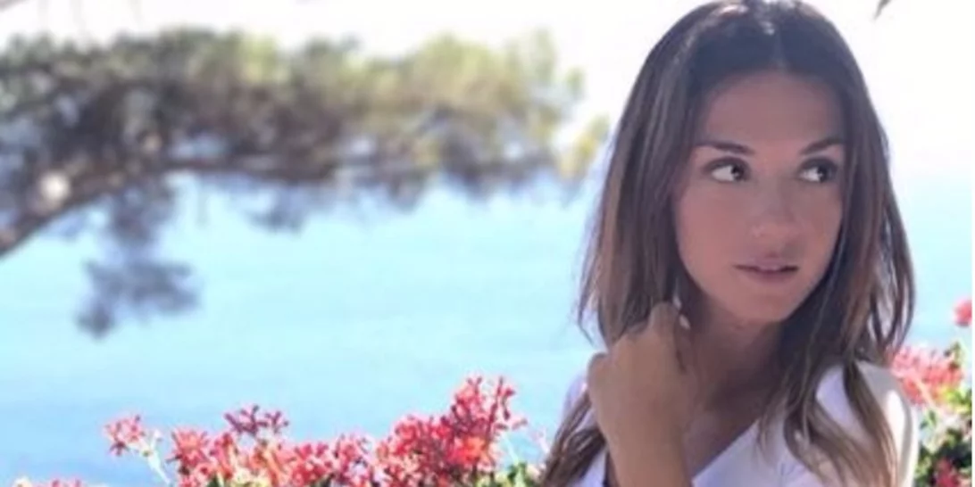 Βάσω Λασκαράκη: Με αέρινο φόρεμα αποχαιρετάει τις διακοπές της