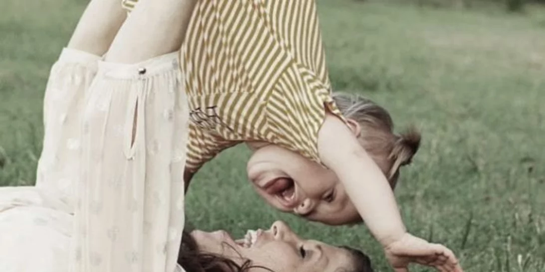 Επιβάλλεται να παραχαϊδεύουμε τα παιδιά κάτω των 18μηνών